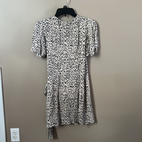 VICI Aiden Printed Wrap Dress Taupe/Grey - Picture 2 of 2